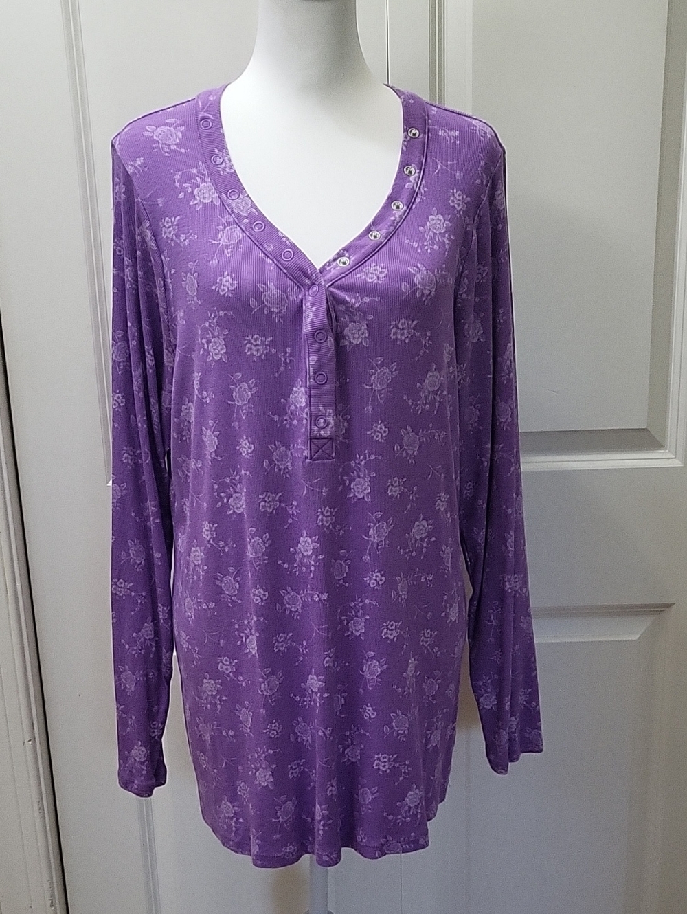 Torrid Ribbed Henley Long Sleeve Top Size 4X Purple Floral